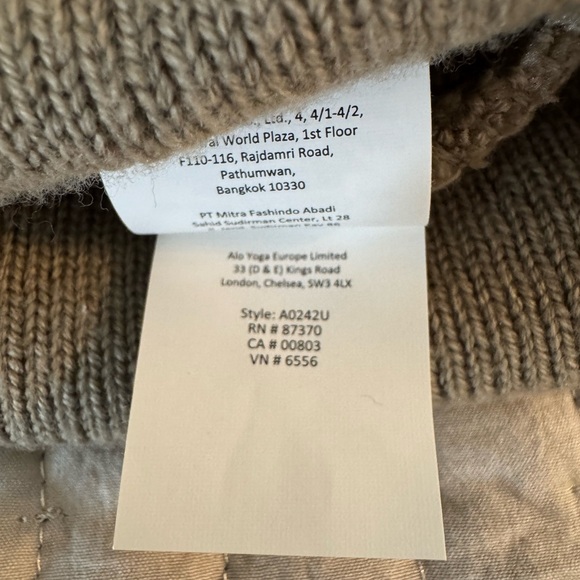 ALO Yoga Everyday Beanie Gravel NWOT - Picture 4 of 4